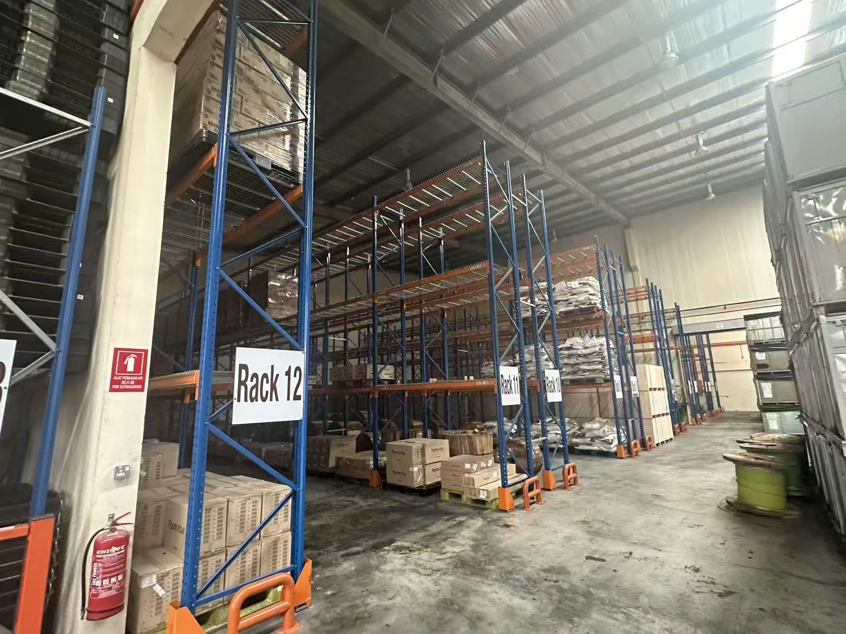 Self-operated overseas warehouse with organized racking